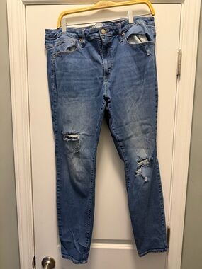 Universal Thread Skinny Distressed Blue Jeans